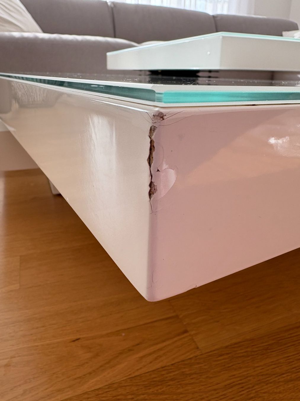 Tavoli: Couchtisch weiss mit Glasabdeckung – Usato da Urdorf venduto da Rini81 7