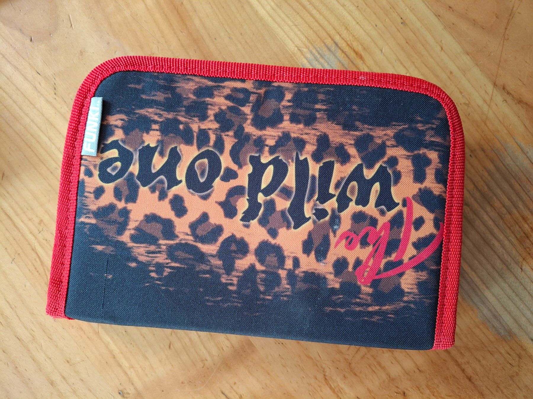 Schüler-Etuis: Etui Schwarz Rot Leopard Wild one – Gebraucht aus Richterswil von Shian 2