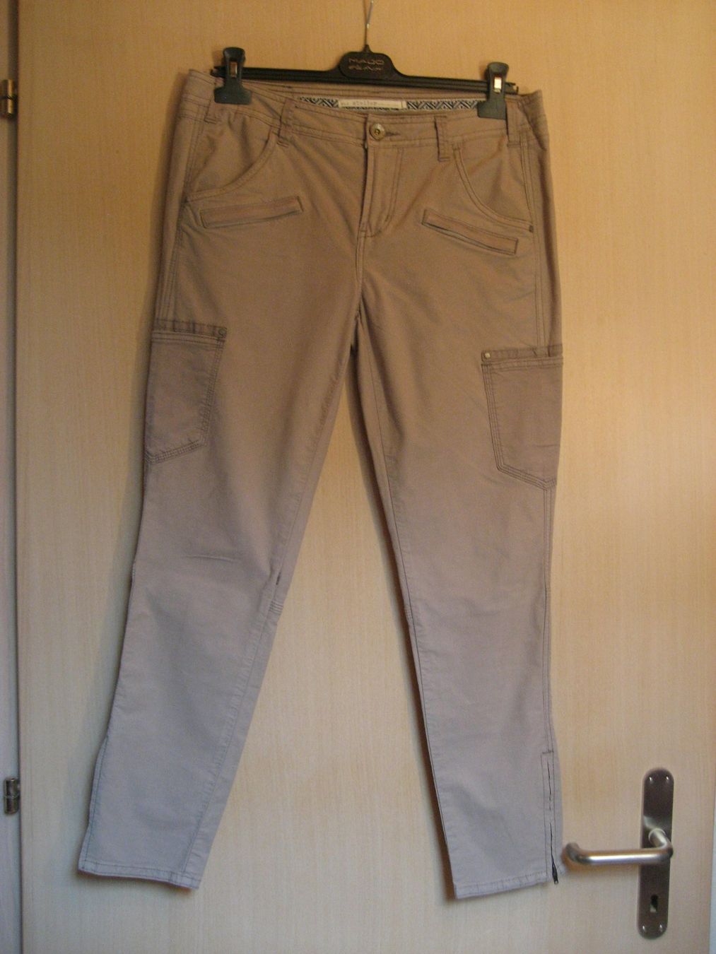 Nile Pantaloni: Pantalon Nile taille M – Usato da Delémont venduto da marryb