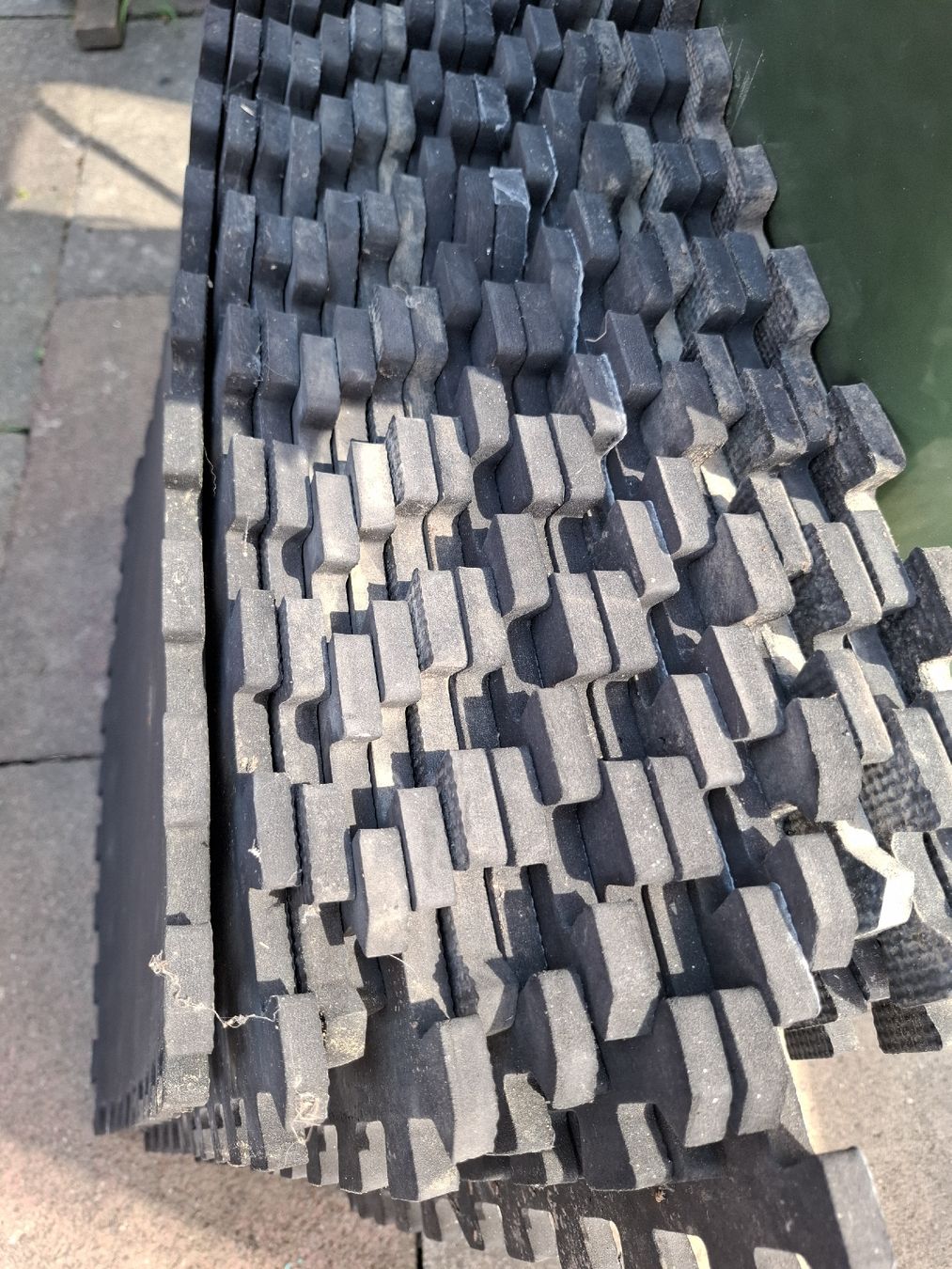 Tappetini fitness: Schutzmatten Puzzlematten 17 Stk gebraucht, leicht schmutzig – Usato da Hunzenschwil venduto da Hondaswiss 1
