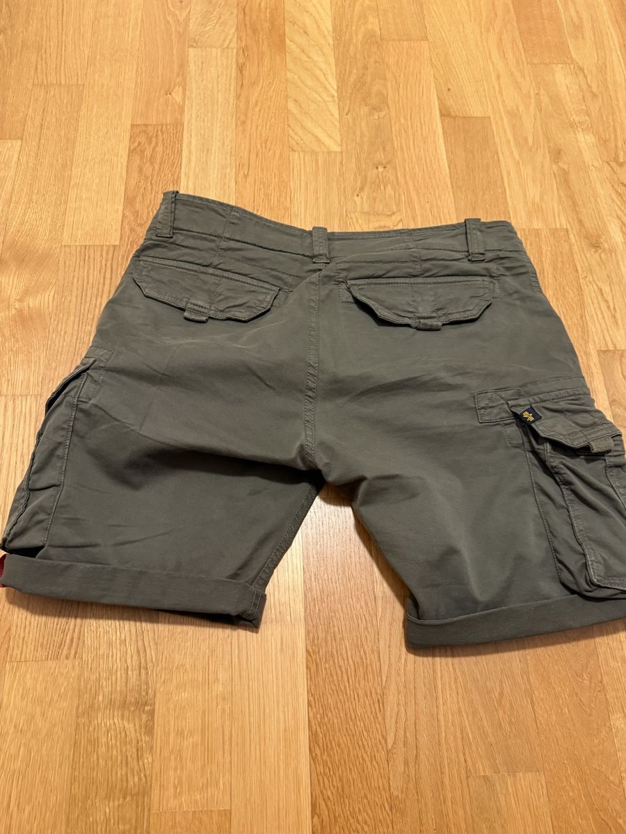 Alpha Industries Hosen: Cargo Alpha Industrie Shorts – Gebraucht aus Recherswil von Noname1 2