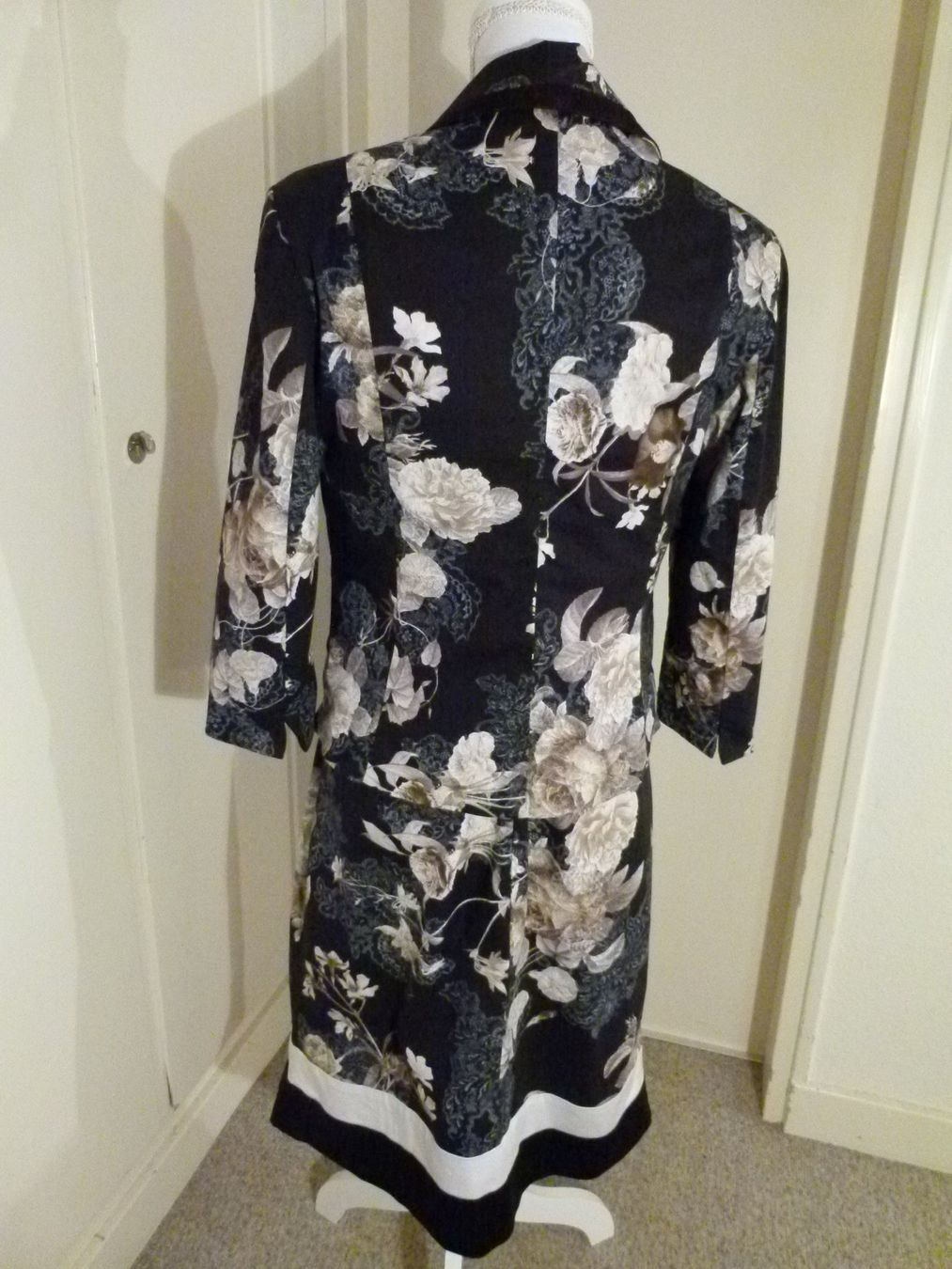 Costumi: Damen- Costume Edas, dunkelblau – Usato da Winterthur venduto da carrera924s 1