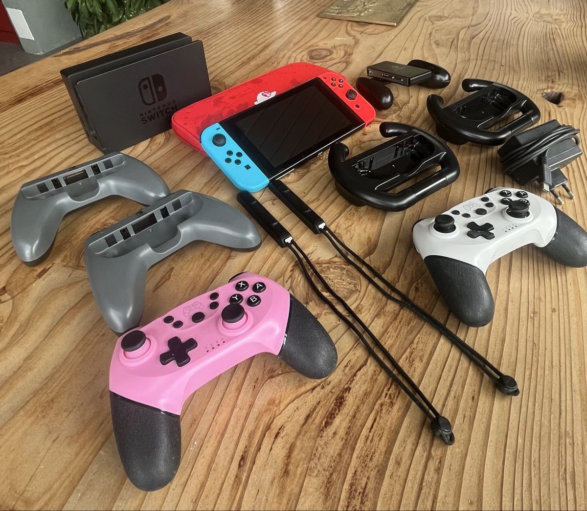 Nintendo Konsolen: Nintendo Switch Set – Gebraucht aus Port von PrimeRides