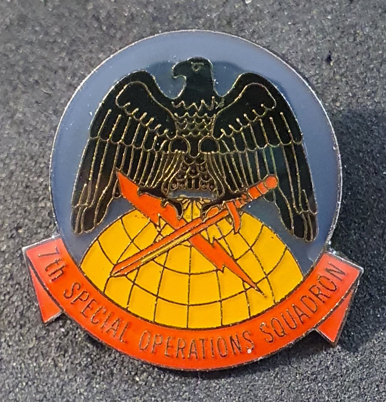 Plaketten & Abzeichen: CC080 - Pin 7th SOS Special Operations Squadron – Gebraucht aus Reinach BL von Boston-Verkauf