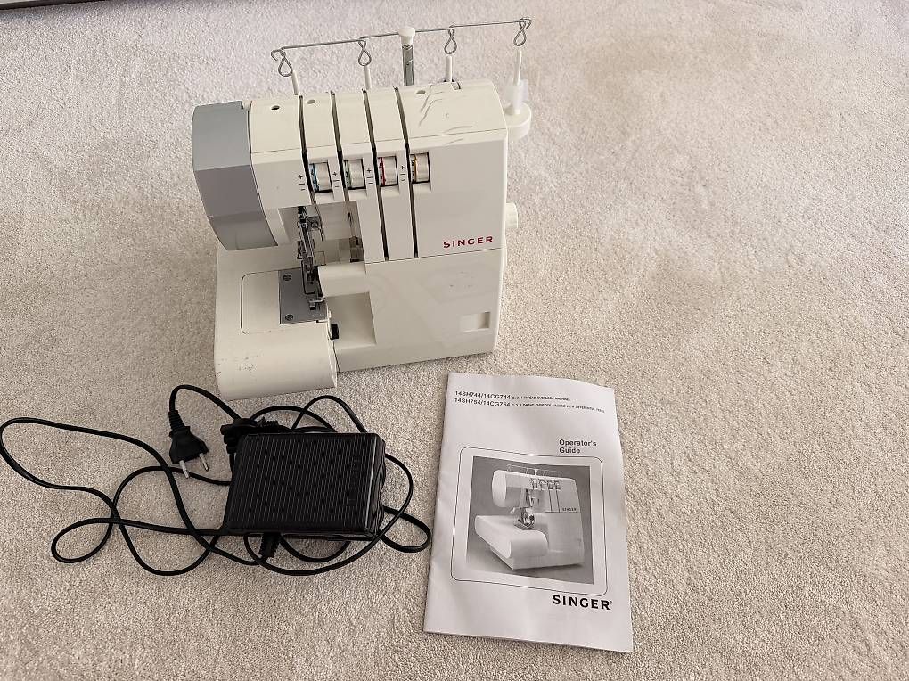 Macchine da cucire: Singer Overlock-Nähmaschine – Usato da Adligenswil venduto da TST04
