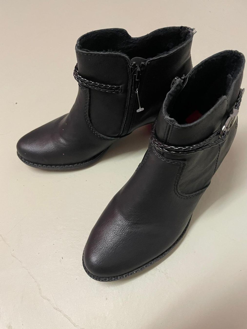 Scarpe da donna: Schwarze Stiefel/Gr 38/NEU/Rieker – Nuovo (secondo la descrizione) da Zug venduto da sunshinestateofmind