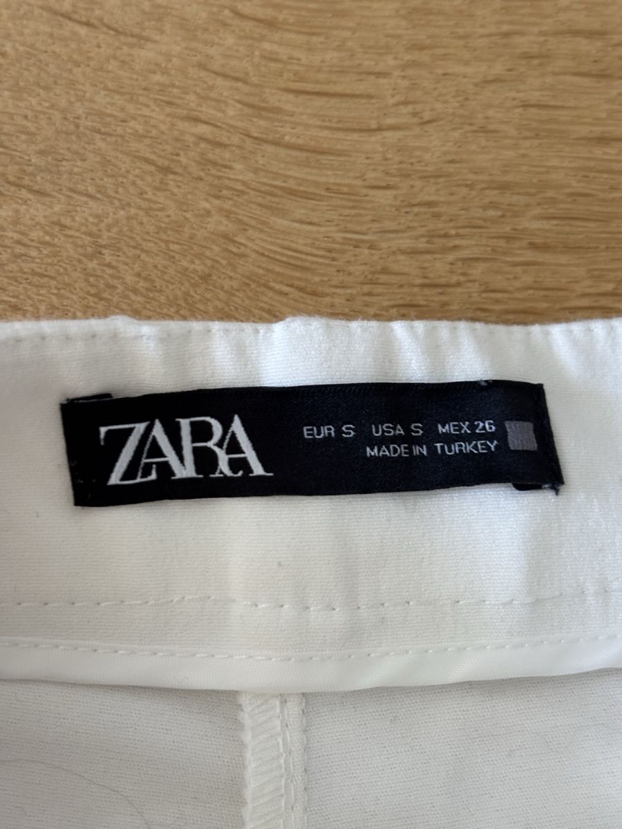 Zara Hosen: Zara weiße Short S – Gebraucht aus Fribourg von dafral 1