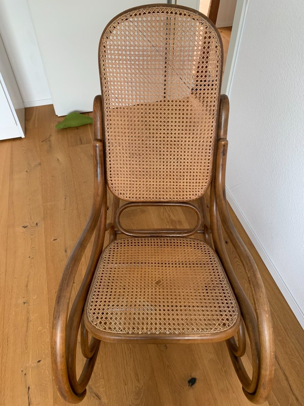 Thonet Sedie: echter alter Thonet-Schaukelstuhl – Usato da Engelberg venduto da xoferif 2