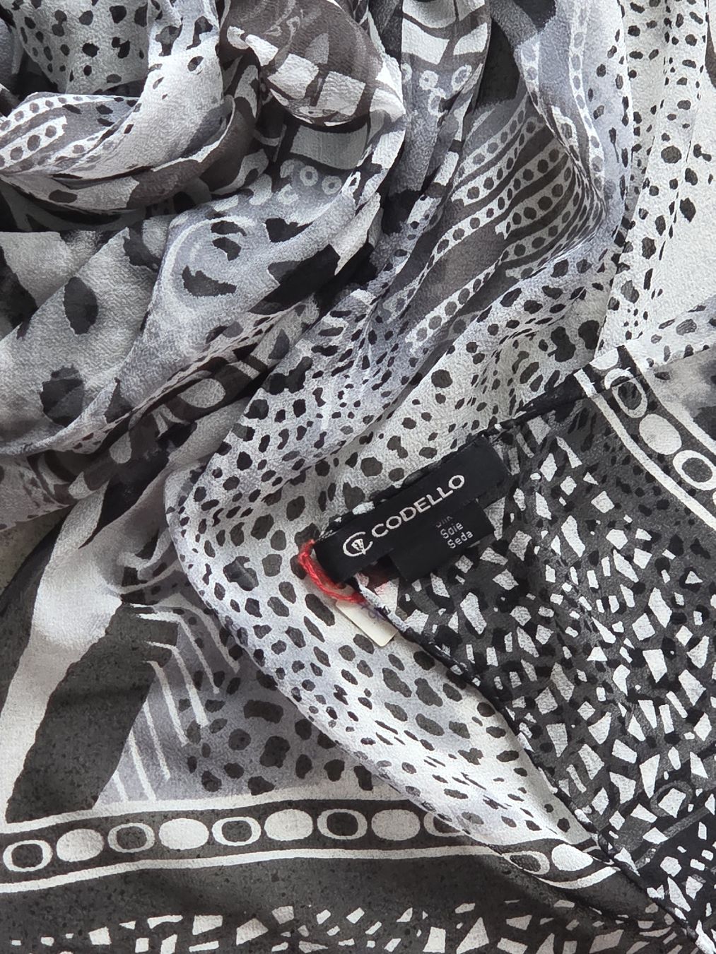 Codello Foulard & Sciarpe: Seidenschal 38 x 150, von Codello, handrolliert – Nuovo e nell'imballaggio originale da Frauenfeld venduto da Schenken-mit-Herz 1