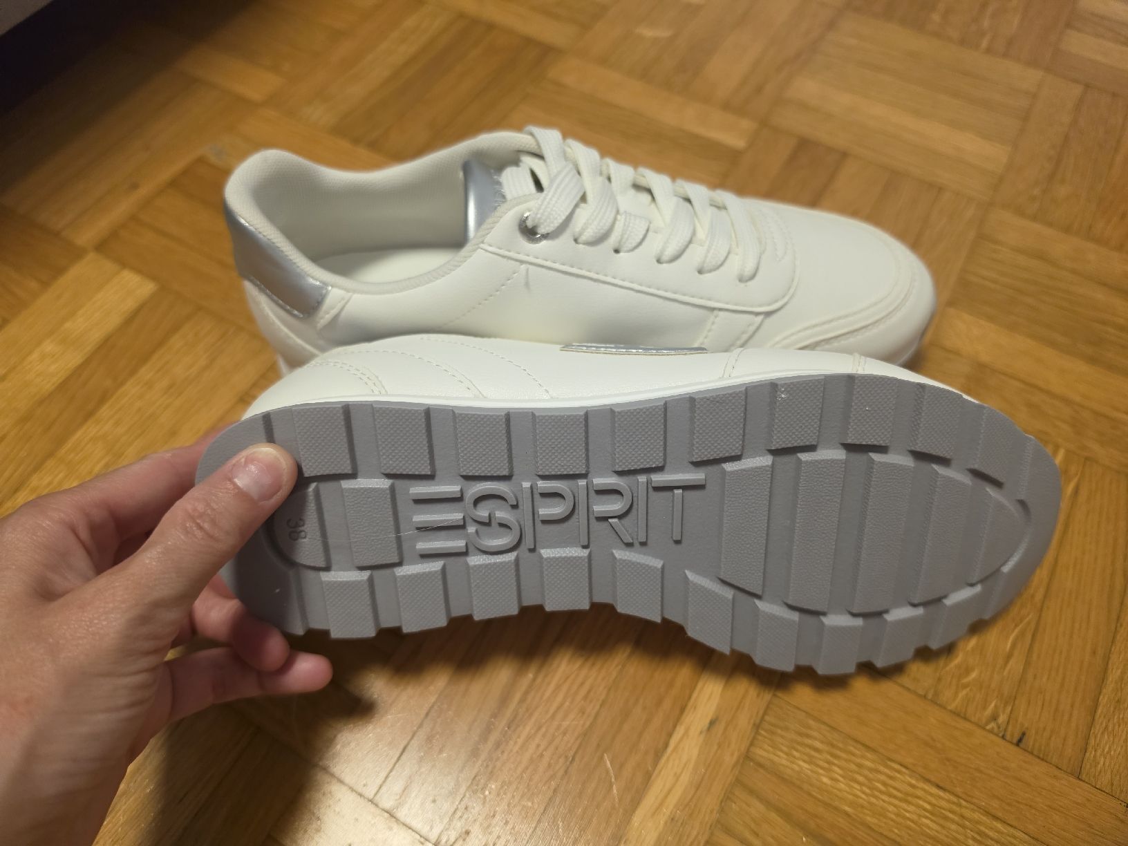 Chaussures femmes: Turnschuhe  – Neuf (Voir description) à Reinach BL par sab_75bk 1