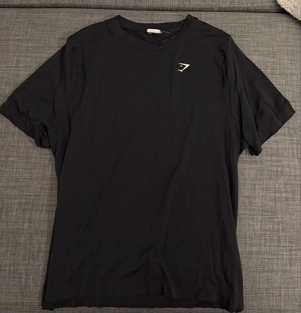 Gymshark T-shirt: Schwarzes Gymshark T-Shirt – Usato da Basel venduto da jul_fx99 2