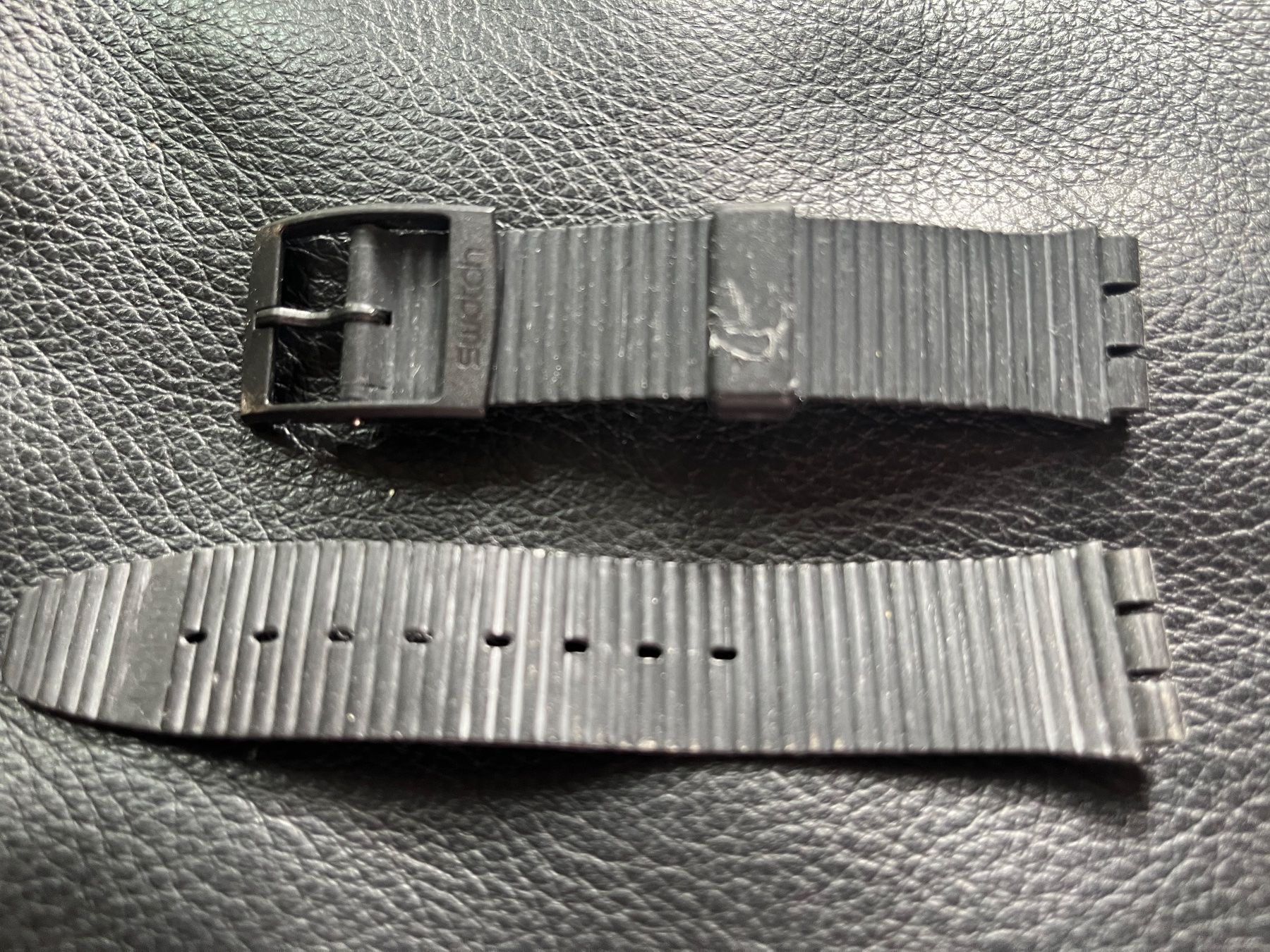 Swatch Bracciali & Braccialetti: Swatch Armband Large schwarz gerippt – Usato da Zürich venduto da FV.vintage