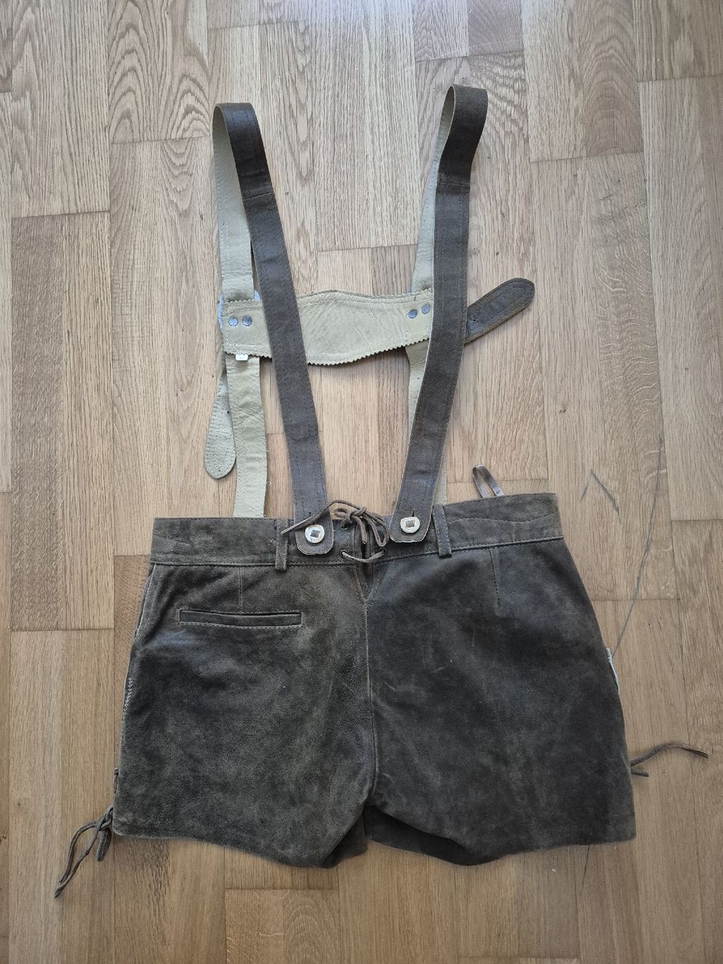 Pantaloni: Lederhose Damen Gr. 40 – Usato da Uster venduto da mel_7y2p 2