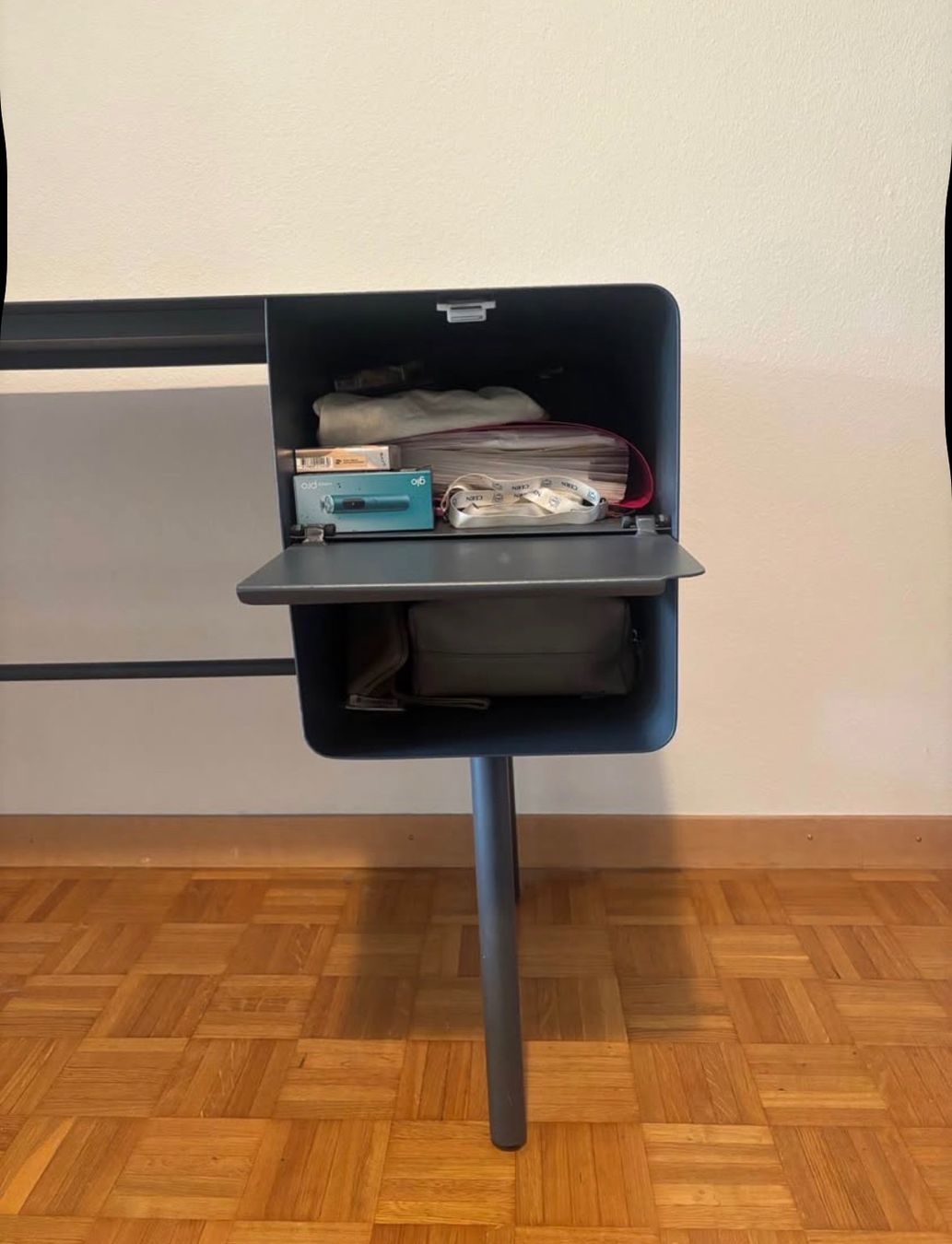 Scrivanie: Bureau style industriel à vendre – Usato da Vernier venduto da nfo_5rxb 2