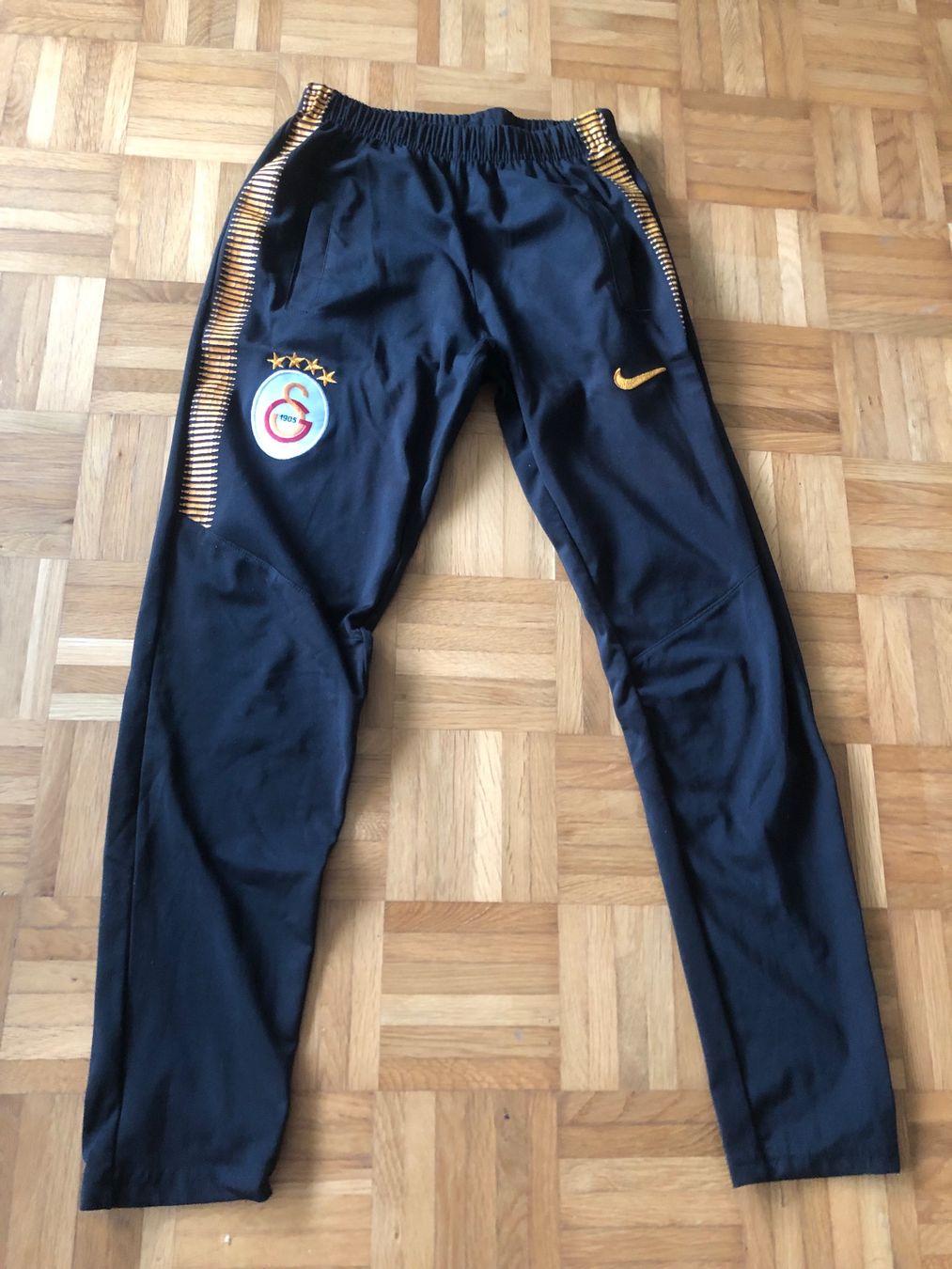 Pantaloni: Trainerhosen, Gr. 176 – Usato da Adliswil venduto da Myxin