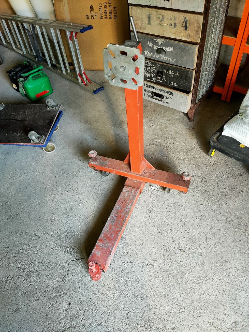 Tous les outils: Motorständer mit Rollen  – D'occasion à Winterthur par don_ramon9