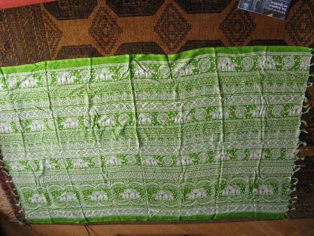 Grasgrüner Sarong, Pareo, Strandtuch Elefanten