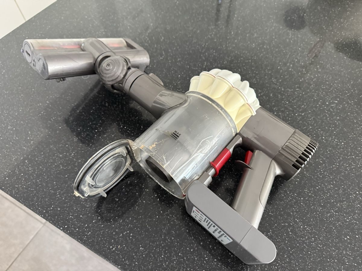 Dyson Staubsauger & Zubehör: Dyson v6 Defekt – Defekt aus Claro von KarinS84 1