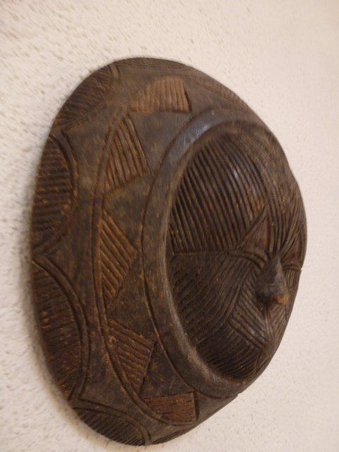 Arte internazionale: Ceremonial Shield: Ethnic Ibiobio – Usato da Liestal venduto da euro2006