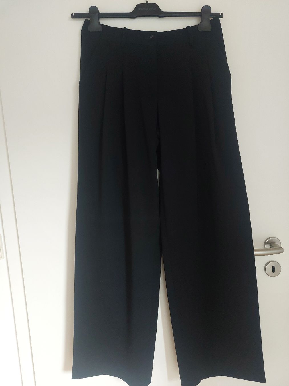 Max Mara Pantalons: Max Mara Hose 38 schwarz – D'occasion à Münchenstein par luksack 1