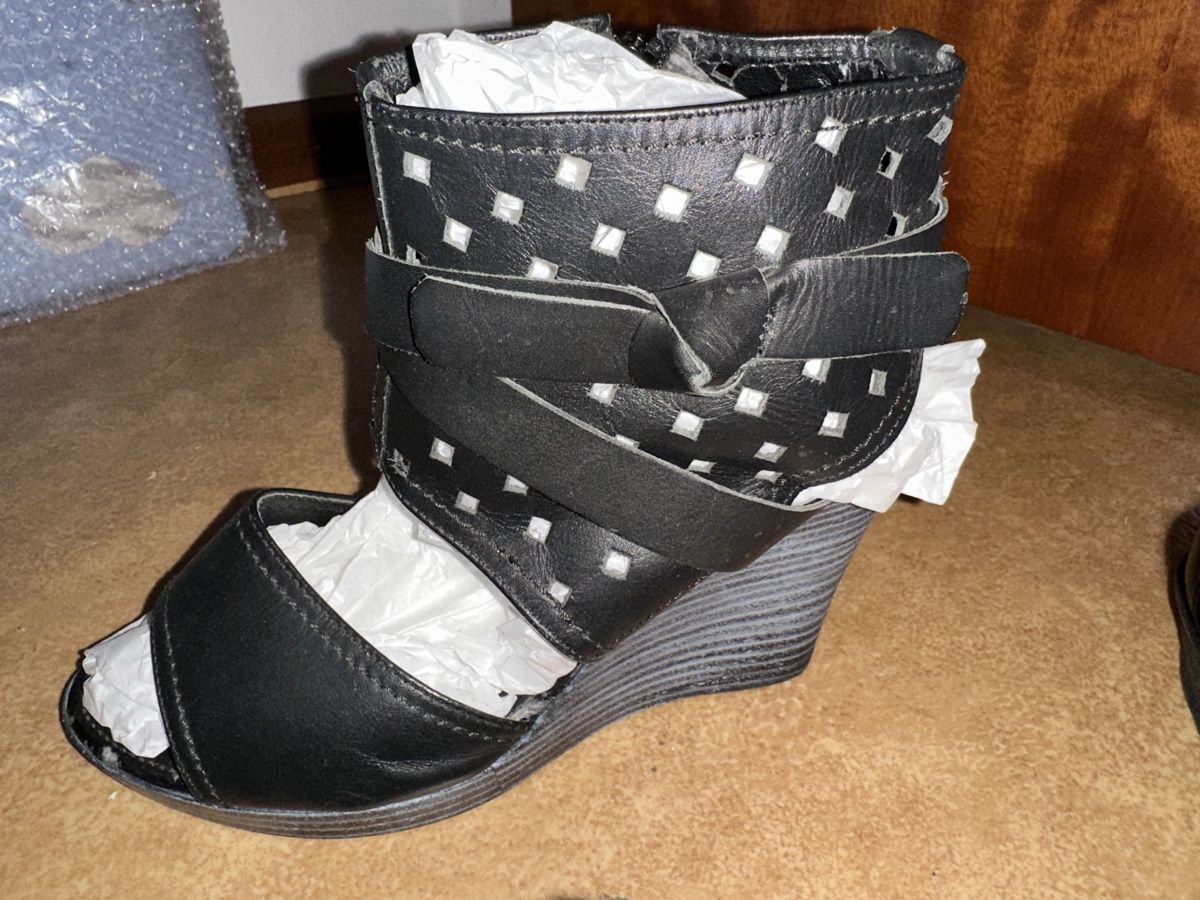 Scarpe da donna: Damenschuhe mit Keilabsatz – Usato da Therwil venduto da jas_vpt8