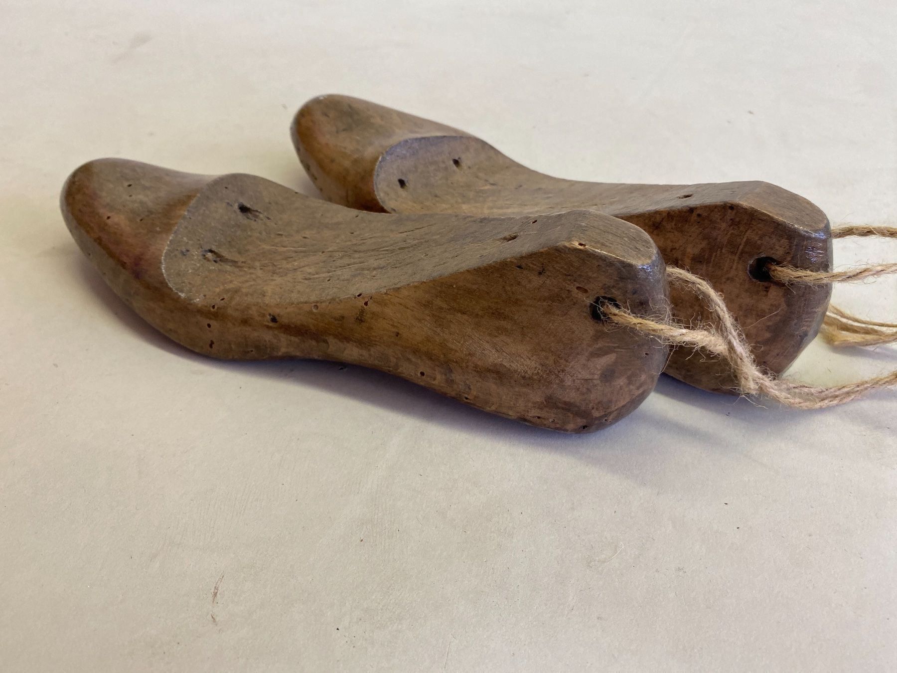 Holzartikel: Antike Schuhspanner – Gebraucht aus Riniken von Tape5 3