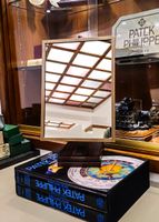 Patek Philippe  Tischspiegel aus Massivholz