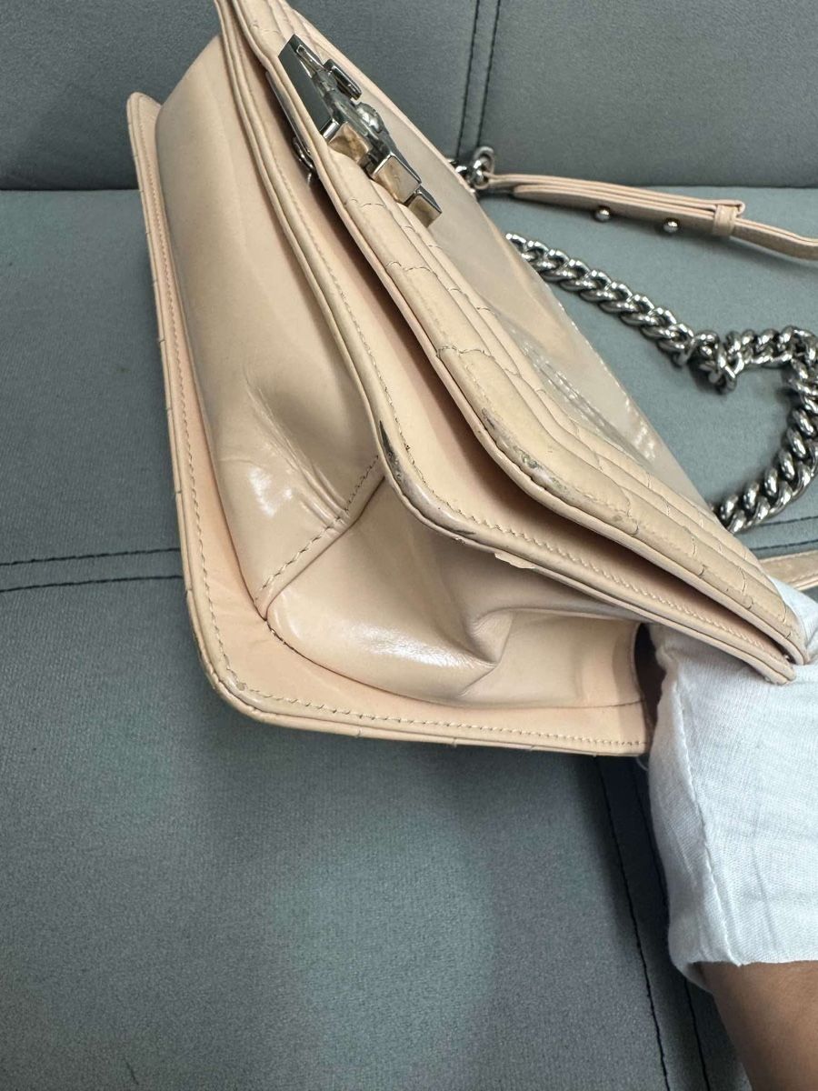 Chanel Borse da donna: Chanel Boy Medium Tasche Beige Patentleder  – Usato da Heimberg venduto da Veven 3