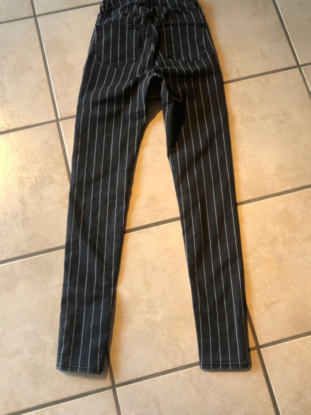 Tally Weijl Pantaloni: Super Hose 32 Schwarz und weiß gestreift – Usato da Orpund venduto da Mary8972 6