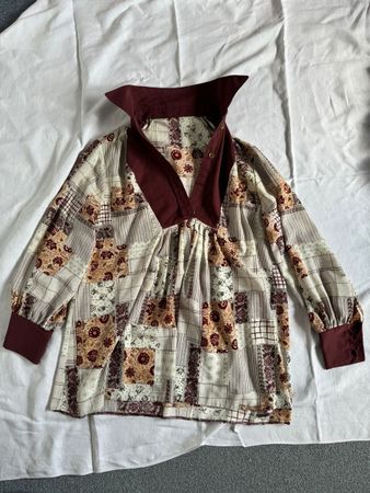 Schicke patchworkBluse mit Blumenmuster und Knöpfen Gr. 38