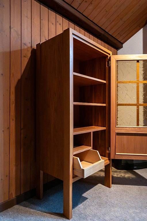 Vitrines: Vitrinen Möbel Ulme – D'occasion à Seuzach par pfuedi64 2