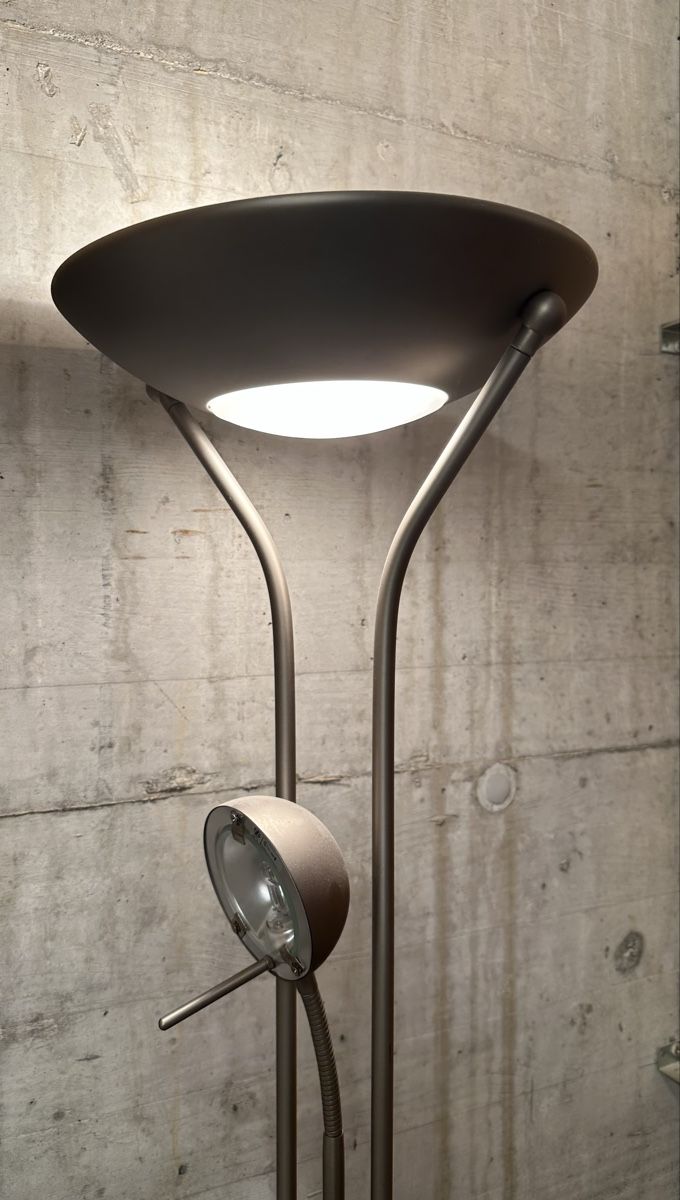 Lampes: Stehlampe Halogen mit Dimmer – Défectueux à Wetzikon ZH par brandshop 2