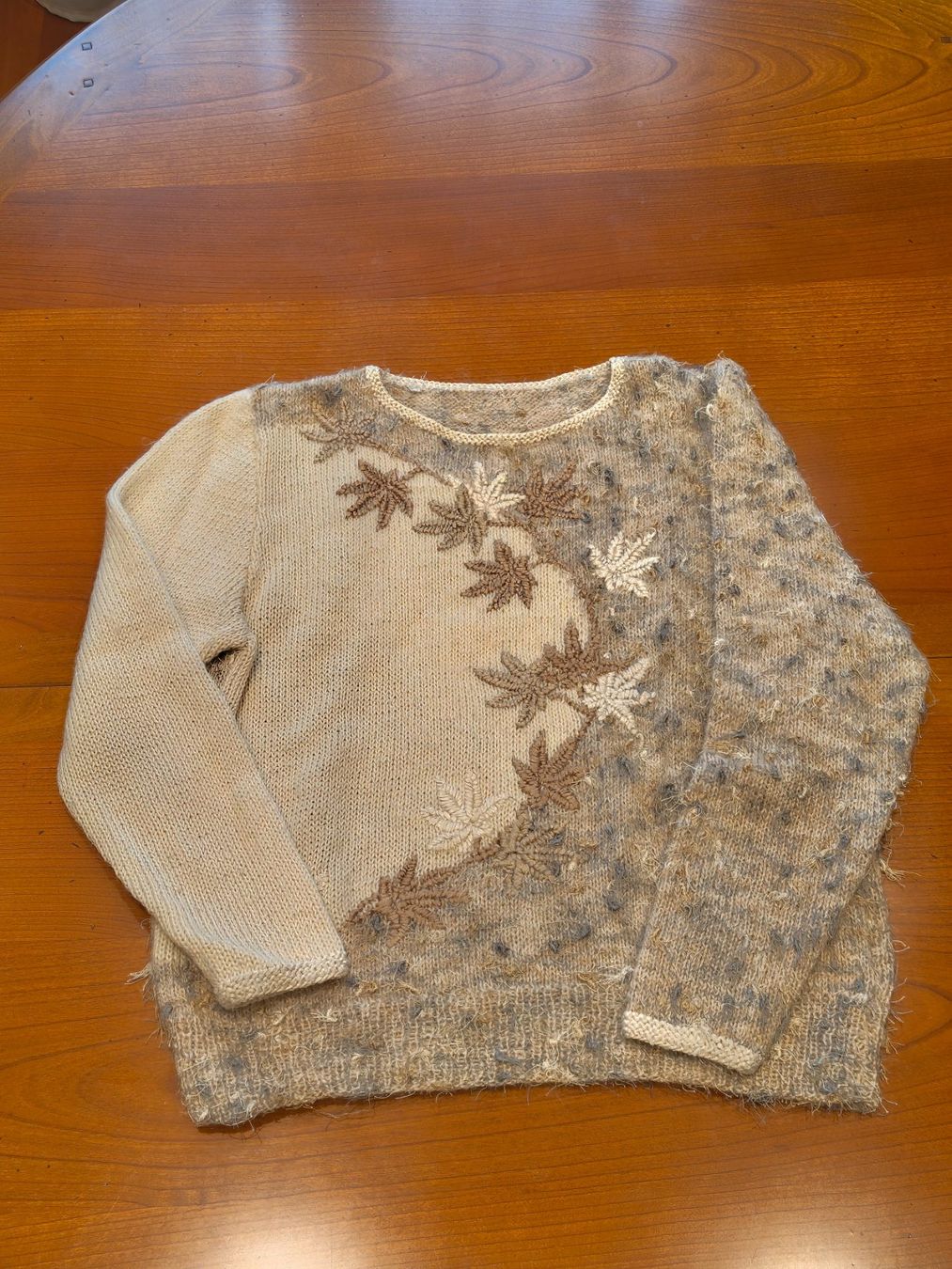 Maglioni & Felpe: Handgestrickter Herbstpullover mit Ahornblatt-Muster – Usato da Schönenwerd venduto da leo_w99f