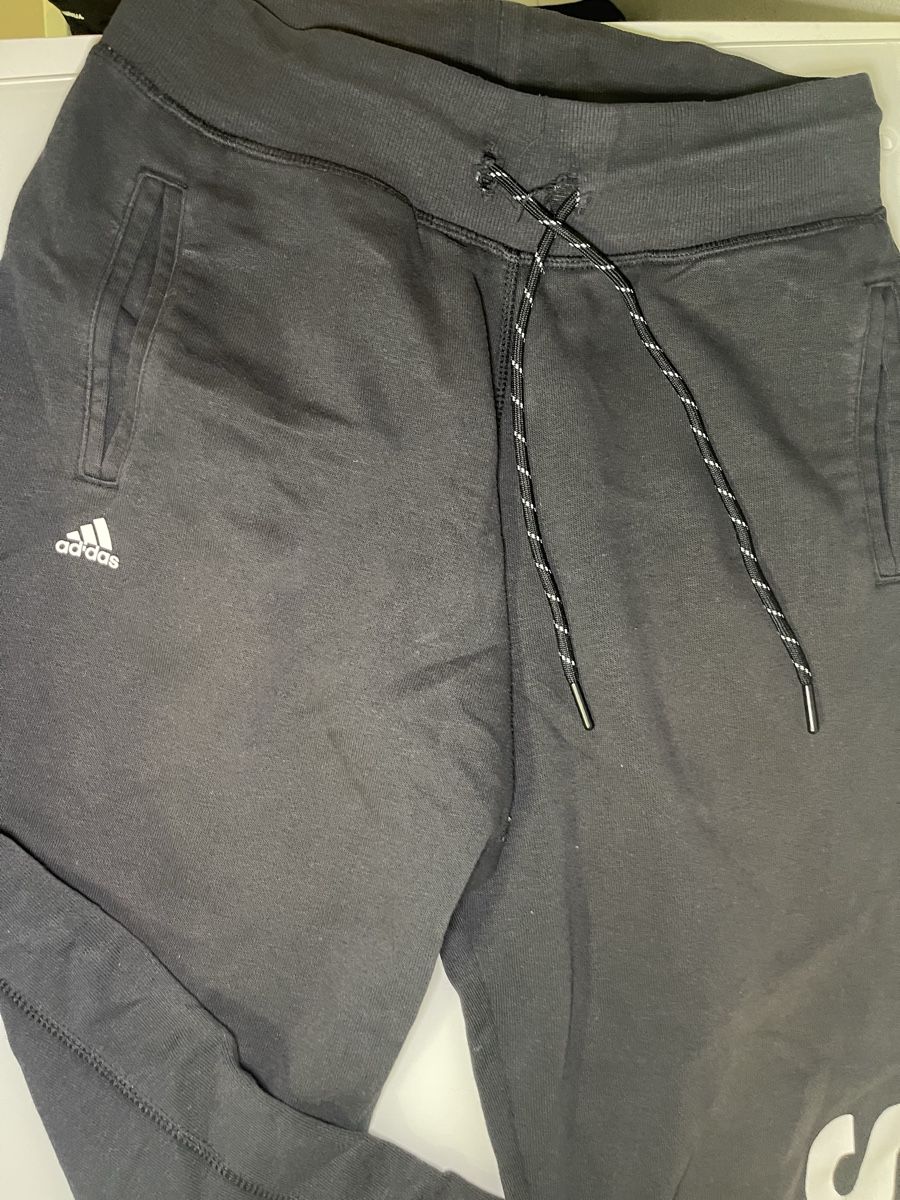 Adidas Pantaloni: Adidas Trainingshose schwarz mit Logo – Usato da Auw venduto da chr_vcc8 2
