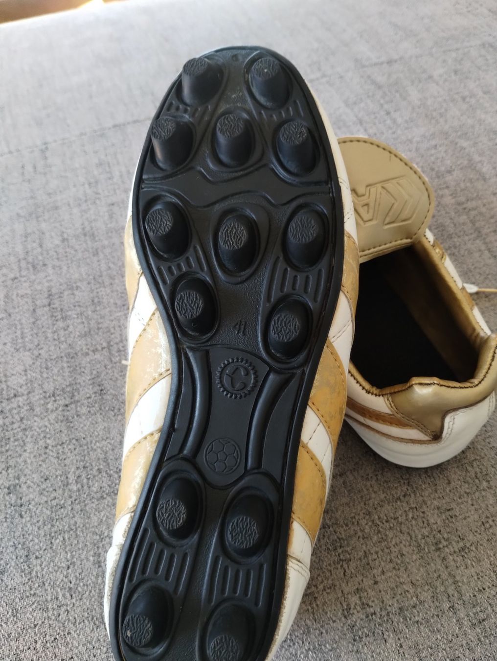 Scarpe da uomo: Chaussure de Foot taille 41 "Aky" – Usato da Lausanne venduto da Martinucci 6