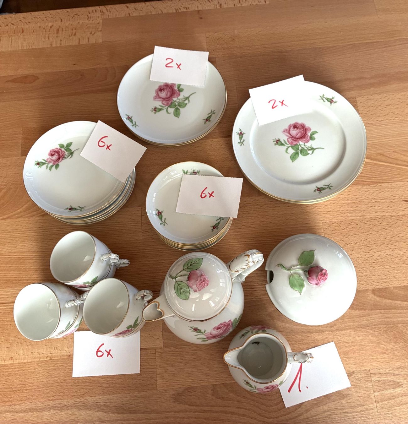 Rosenthal Geschirrsets: Grossmutters Kaffeeservice Rosenmotiv Goldrand – Gebraucht aus Oberkulm von Weberlisa