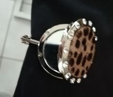 Handtaschenhalter mit Echtfell und Innenspiegel