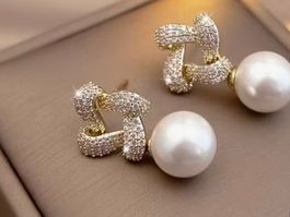 Elegante Ohrringe mit Perlen