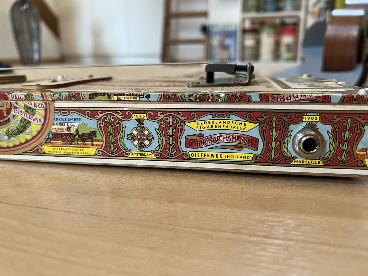 Strumenti musicali: Cigar box guitar – Usato da Corcelles NE venduto da Yabo 4