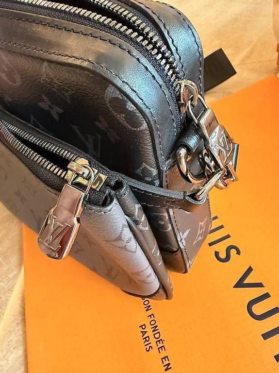 Sacs: Louis Vuitton Trio Messenger Monogram Eclipse - Full Set  – D'occasion à Diessenhofen par deu_5fnl 4