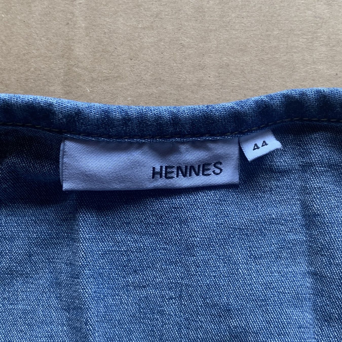 Top: Hennes Blaues Denim-Haltertop – Usato da Chalais venduto da Decoarts.art 4