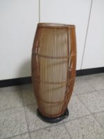 Bodenlampe, asiatischer Touch, dezentes Licht
