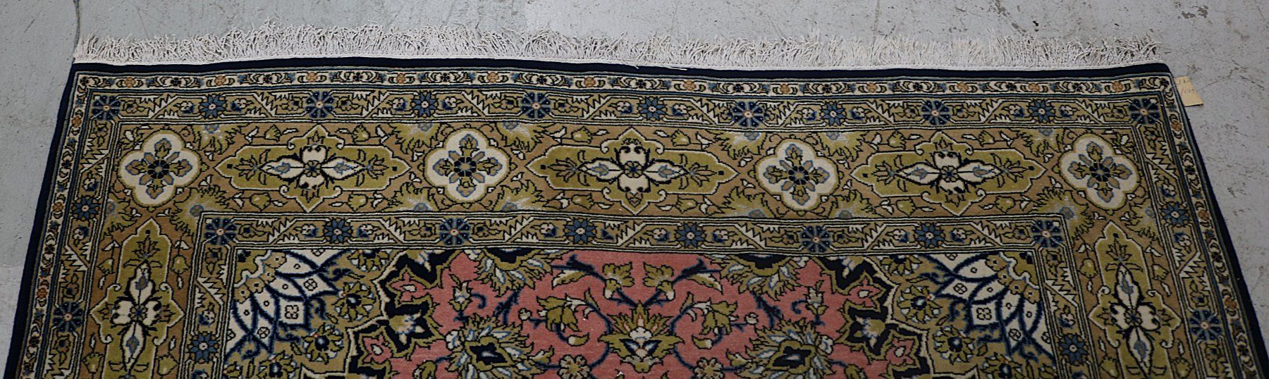 Teppiche: Teppich in Rosatöne/ mehrfarbig – Gebraucht aus Volketswil von brockipfannenstil 3