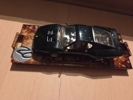 Miniature voiture noire sur socle décoratif 1971-1992