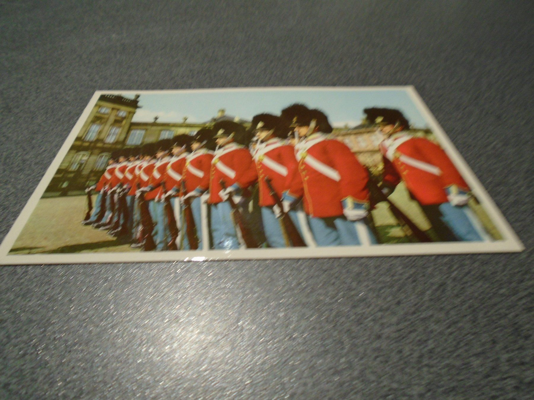 Cartoline postali: Ansichtskarte Copenhagen, The Royal Guard at Amalienborg – Usato da Zürich venduto da abraxas1291