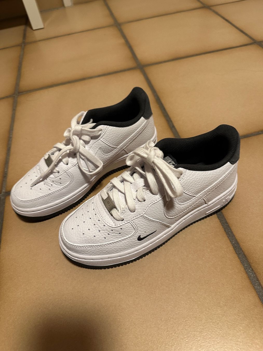 Nike Scarpe per ragazzi: Nike Air Force 1 – Nuovo (secondo la descrizione) da Münchenstein venduto da egi4142
