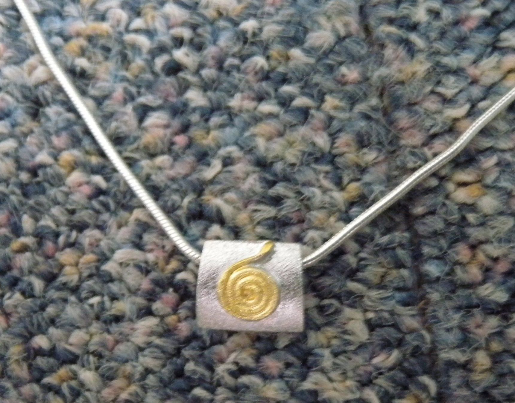 Catenine: hübsche kette mit anhänger – Nuovo e nell'imballaggio originale da Hauenstein venduto da Danbach