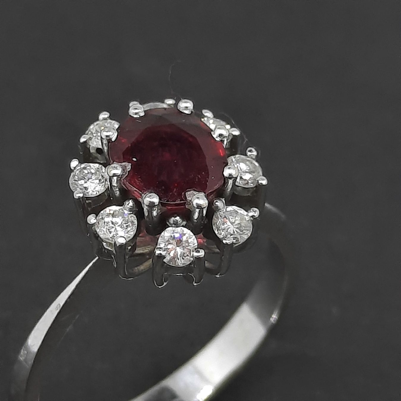 Anelli: Bezaubender Brillantring mit wunderschönem Rubin Edelstein – Usato da Unterägeri venduto da Altgoldschmuck