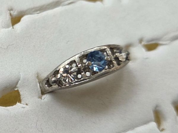 Anelli: Bague argentée avec pierres bleues, taille 52 – Nuovo (secondo la descrizione) da Territet venduto da Cenh 1