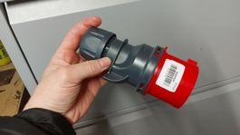 Stecker CEE32/5 400 V 6 h mit IP44